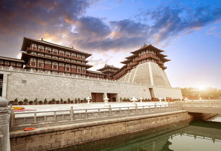 Yingtian Gate is the south gate of Luoyang City in the Sui and Tang Dynasties. It was built in 605.のeditorial素材