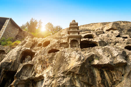 Longmen Grottoes with Buddha's figures are Starting with the Northern Wei Dynasty in 493 AD. It is one of the four notable grottoes in China.のeditorial素材