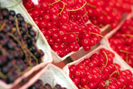 Red And Black Currants At The Local Marketの写真素材