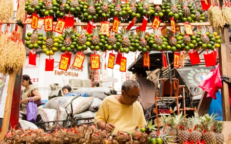 February 6, 2013: Filipino-Chinese community preparing for chinese new year in Chinatown, Manila, Philppinesのeditorial素材