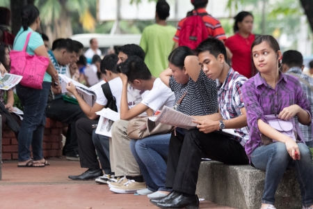 Qurino Grandstand, Manila- June 14, 2013:Job seekers during 115th Philippines Independence  day job fair.The Philippines  jobless rate unchanged even though the nation has the fastest-growing economy in Asia.のeditorial素材