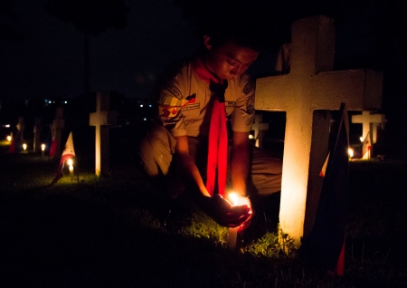  Taguig City, Philippines  November 1, 2013- Thousands of Catholics in  the Philippines stormed the Heroes cemetery in Forth Bonifacio  to  honour their dead in typically festive fashion on All Saints Day のeditorial素材