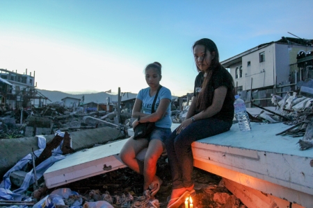 Tacloban City, Philippines- January 8, 2014   A January 5, 2014 photo show survivors of Typhoon Haiyan lighted candles to their departed loved ones when Typhoon Haiyan  local name Yolanda  struck central Philippines last November 8, 2013 killing more thanのeditorial素材