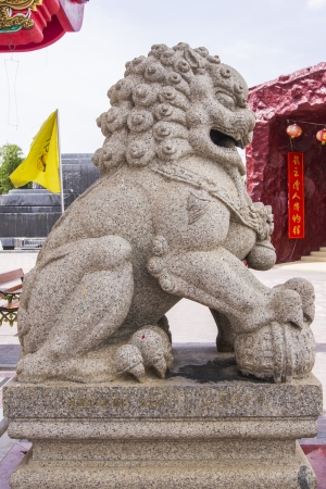 chinese lion statue in white backgroundのeditorial素材