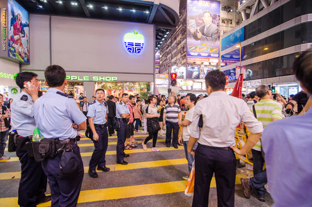 HONG KONG, OCT 16: Hongkong police bewara a many protesters in Mong Kok on 16 October 2014. during Umbrella revolution, they will control protest do not make illegal.のeditorial素材