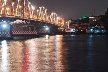 Krung Thon Bridge  is a bridge over the Chao Phraya River in Bangkok, in Thailand, connecting the districts Dusit and Bang Phlat  The bridge has 6 spans, and consists of a steel superstructure resting on concrete piers のeditorial素材