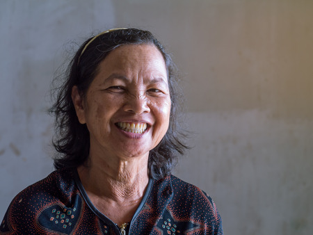 Close up old Thai woman smiling grin with false teehの写真素材