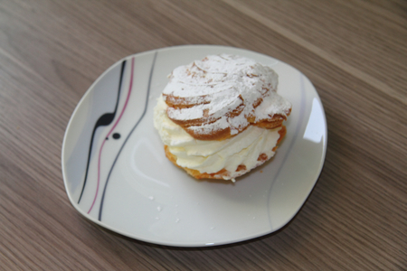 a small cake decorated with chocolate icingの写真素材