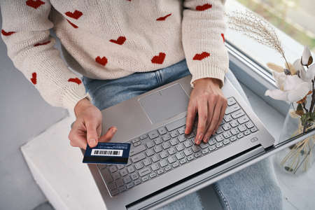 Woman hands holding credit card and using laptop for buying in the internet. Shopping onlineの写真素材