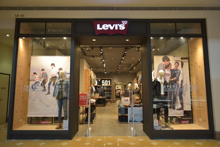 putrajaya,Malaysia - 18 September 2017 : Levis Outlet store at Alamanda Shopping mall putrajaya.Levis is a well known fashion brand.its famous with jeans,clothing and clothing accessoriesのeditorial素材