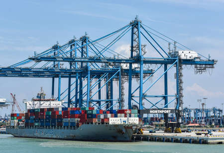 SELANGOR, MALAYSIA - September 01, 2019 : Kelang Container Terminal at Klang. North port is one of port operators in Klang. Port Klang is the largest port in Malaysia. Port Klang has four container terminals with capacity to handle 8.4 million TEUs per yeのeditorial素材