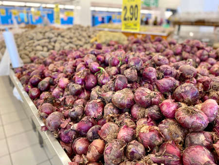 KUALA LUMPUR, MALAYSIA - APRIL 15, 2020 : Red onion display on the shelf at supermarket.のeditorial素材
