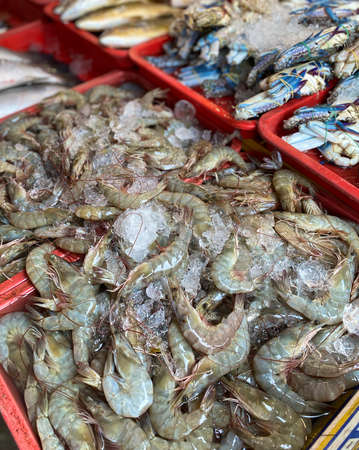 KUALA LUMPUR, MALAYSIA - APRIL 15, 2020 : Fresh shrimp or prawn display on the shelf at supermarket.のeditorial素材