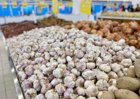 KUALA LUMPUR, MALAYSIA - APRIL 15, 2020 : Garlic or white onion display on the shelf at supermarket.のeditorial素材