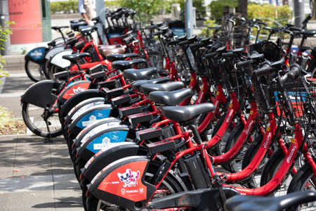 TOKYO, JAPAN - September 15, 2020 : Rental bicycle park in the row in Shinagawa.のeditorial素材