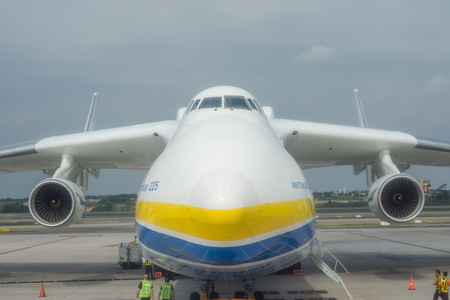 SEPANG, May 14 â Malaysia is lucky as once again it became the only Asean country to welcome the arrival of the worldâs largest aircraft, the Antonov An-225 Mriya, here, today.  The Ukrainian-designed cargo plane touched down at KL International Airpoのeditorial素材
