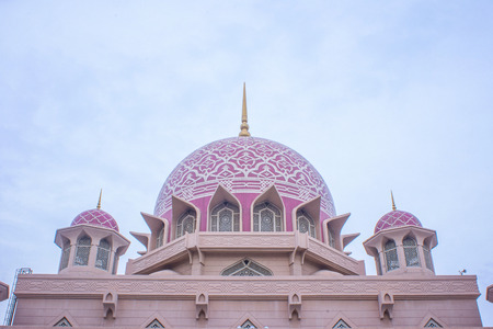 Morning scenery of Putra Mosque Putrajaya, Malaysia.のeditorial素材