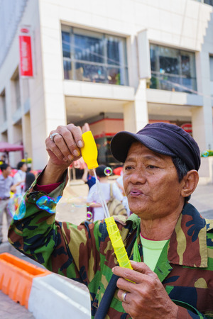 Old man and bubble wandのeditorial素材