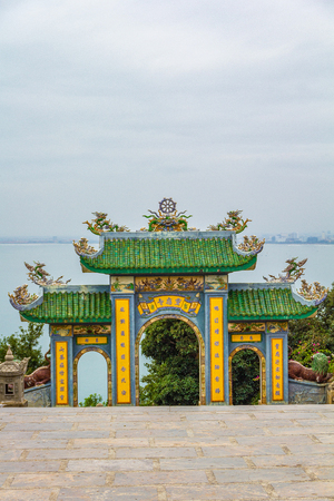 Gate pagoda view to the seaのeditorial素材