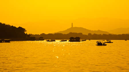 The summer palace lake sunset landscapeのeditorial素材