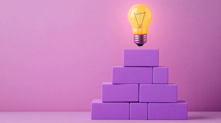 A light bulb radiates atop a purple training pyramid, illustrating growth and creativity in educationの素材