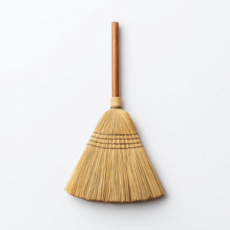 This natural straw broom with a wooden handle offers a classic design for cleaning and tidying spaces, providing an eco-friendly and practical tool for any environment.の素材