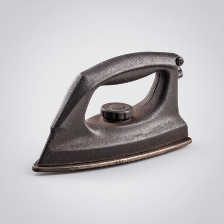 This vintage cast iron iron features a classic design, perfect for themes related to home, clothing care, and nostalgic aesthetics. Ideal for diverse projects.の素材