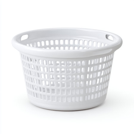 Simple and practical white laundry basket designed for everyday use. Its lightweight design and comfortable handles make transporting and organizing clothes easy and efficient.の素材
