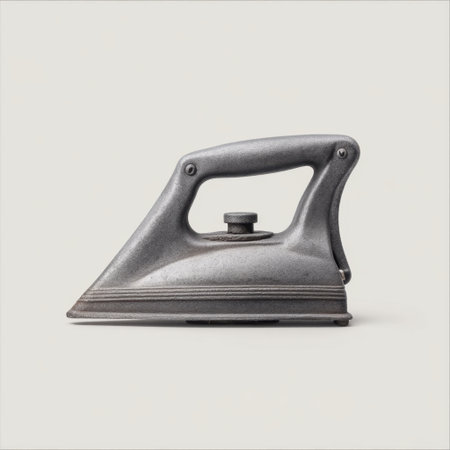 A vintage iron with a classic design showcases an elegant aesthetic appeal. Ideal for home decor, it embodies nostalgia and functional beauty in fabric care.の素材
