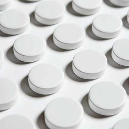 A flat arrangement of circular white discs creates a minimalist aesthetic. Ideal for backgrounds, design concepts, or artistic projects emphasizing simplicity and modernity.の素材