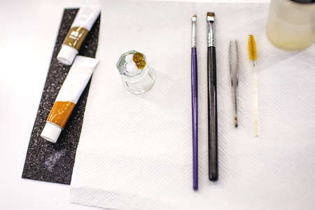 Professional set of eyebrow master tools with paint and brushes in a beauty salon. Mixing colors for eyebrows. Professional training to improve the appearance of the client's eyebrows and colorの写真素材