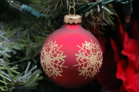 red christmas ballの写真素材