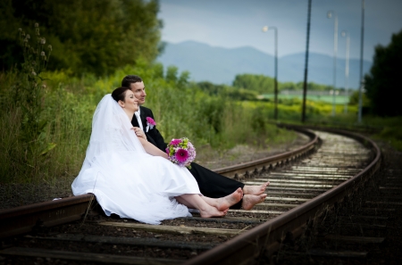 Bride and groom wedding portraits in natureの写真素材