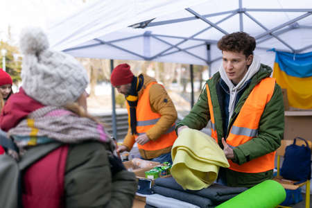 Volunteers distributing blankets and other donations to refugees on the Ukrainian border.の写真素材