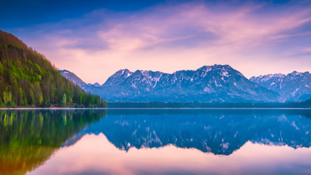 Fantastic sunset on the lakeの素材