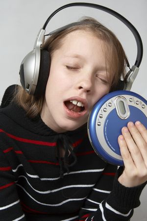 Young girl listening to the music wth headphones