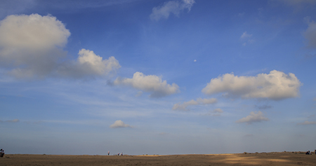 The sky is brightの写真素材