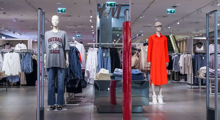 Poland, Bydgoszcz -11 August, 2021: Male mannequins in a shop window. Men's fashion. Showcaseのeditorial素材