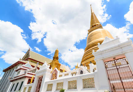 Old golden pagoda in Bangkok, Thailandの写真素材