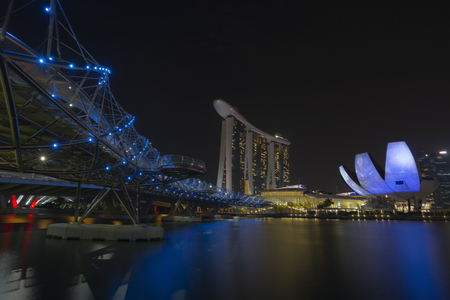 SINGAPORE - AUG 31: Singapore business buildings area at night on AUG 31, 2016 in Singapore. Singapore is a world famous tourist city with highly developed economic infrastructureのeditorial素材