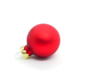 Red Christmas ornament ball on white background. Copy space on the right.の写真素材