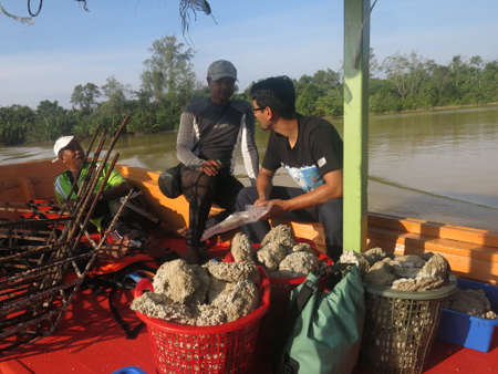 Malaysia, 10 January 2019 - A group of worker ready to embark to install the coral frame in the oceanのeditorial素材