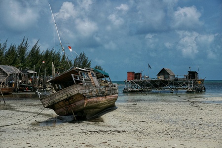 Fishing boat during lowtide seasonの素材