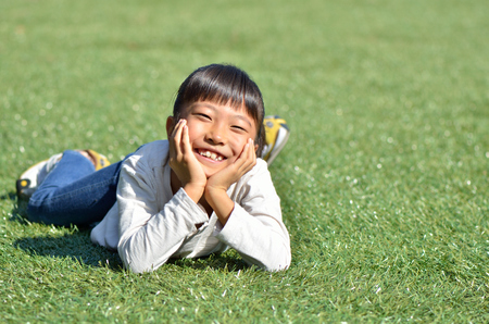 Girls rest her chin on her handsの写真素材