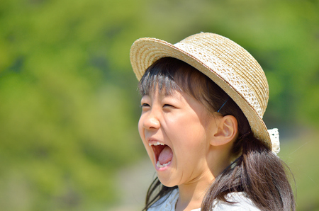 Smiling girls (straw hat)の写真素材