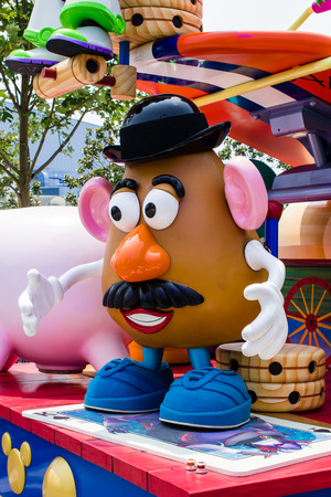 2016-6-17, Shanghai Disneyland paradeのeditorial素材