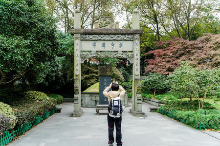 The tomb of Wu Song, West Lake, Hangzhouのeditorial素材