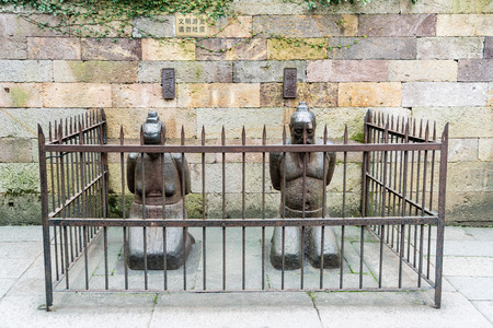 statues