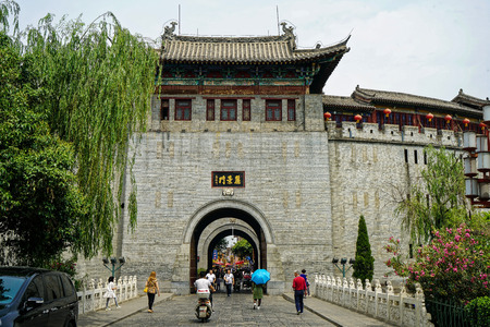 Henan Luoyang Lijing street doorのeditorial素材