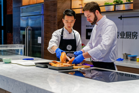 Man at kitchenのeditorial素材